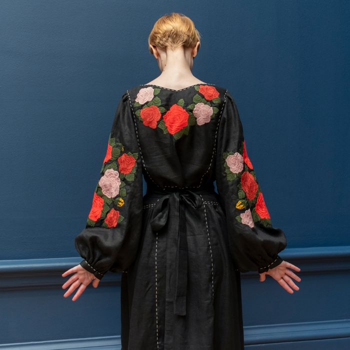 Black dress with flower embroidery shop
